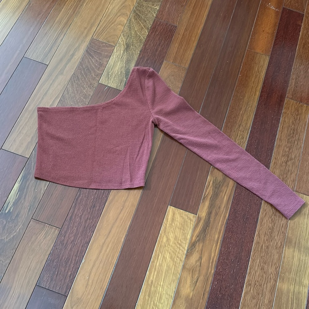 One shoulder top. Like brand new. Size S.